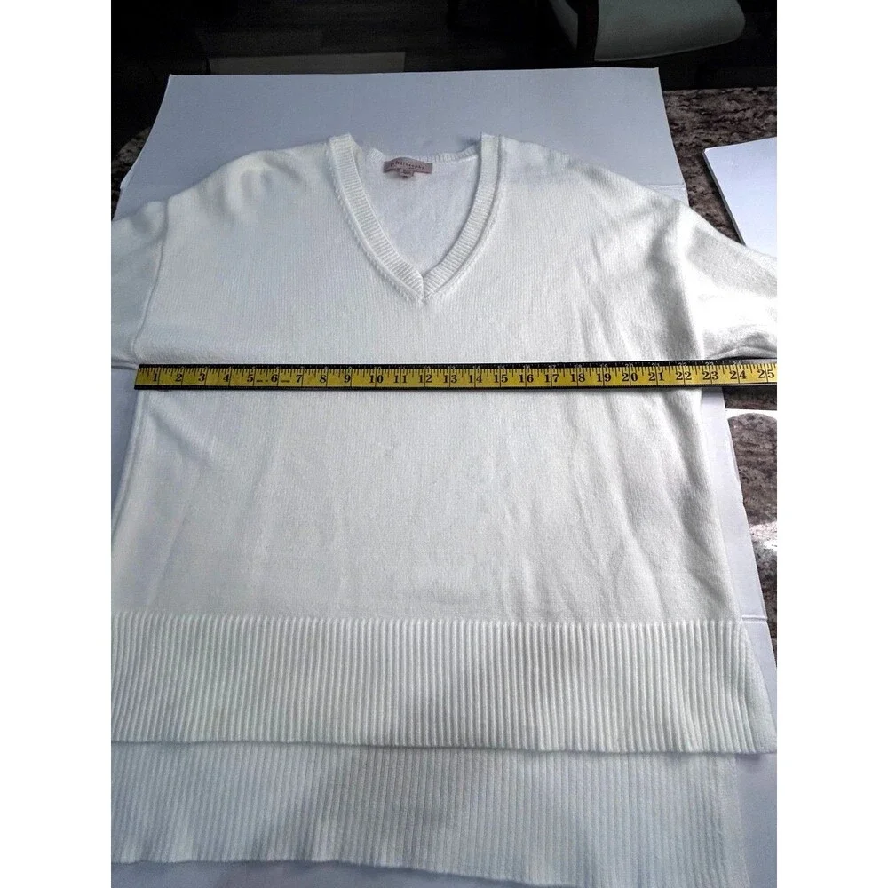 Philosophy by Republic Woman’s Size XL V-Neck White Sweater with Faux Fur Cuffs. - Picture 9 of 12